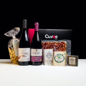 Cesta regalo con vino y productos gourmet canarias